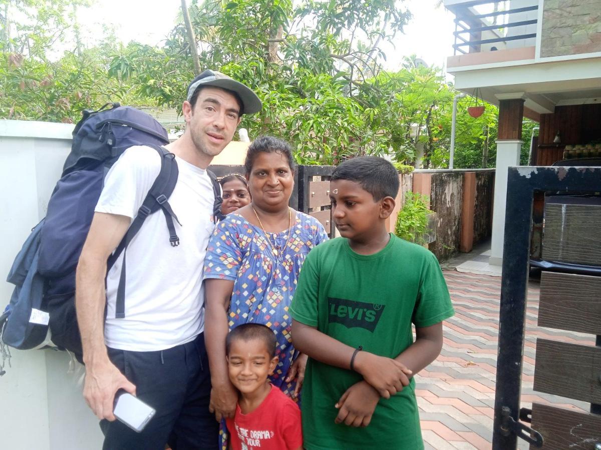 Vintage Inn Homestay Cherai Beach Bagian luar foto